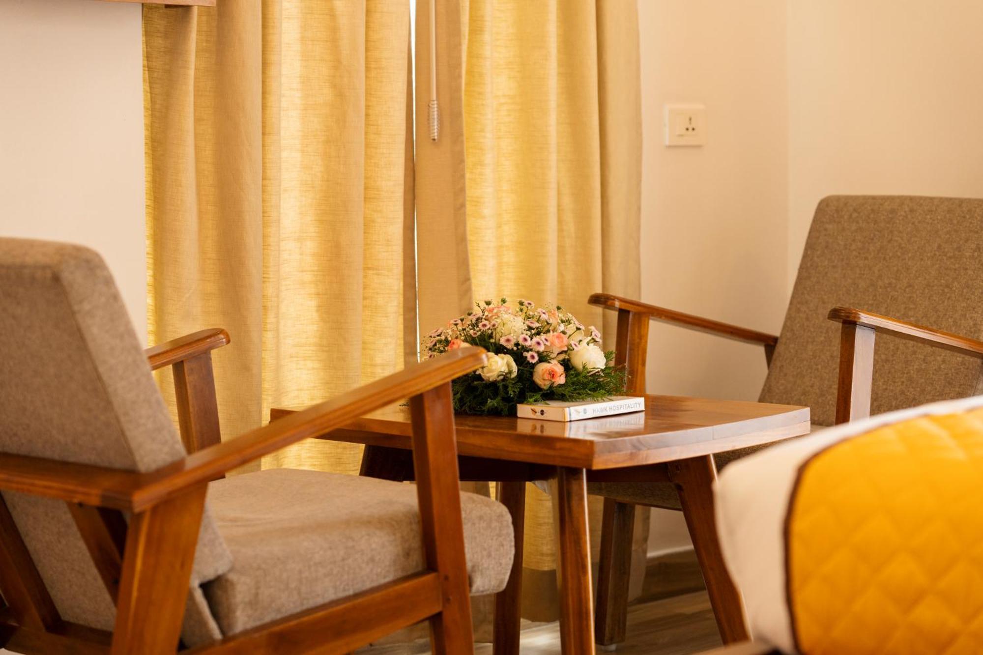 Solo Inn By Hawk Hospitality Kochi Extérieur photo