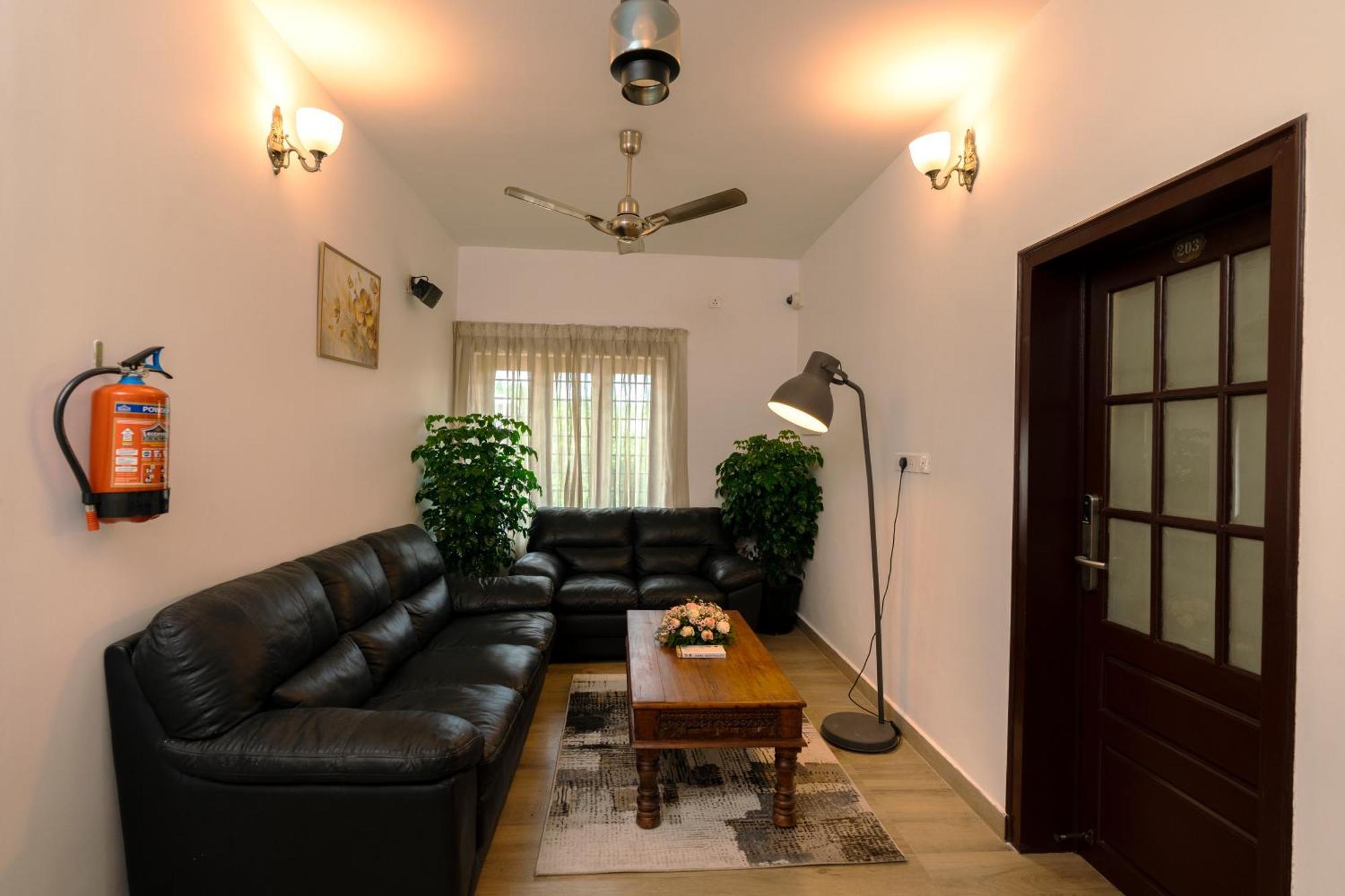 Solo Inn By Hawk Hospitality Kochi Extérieur photo