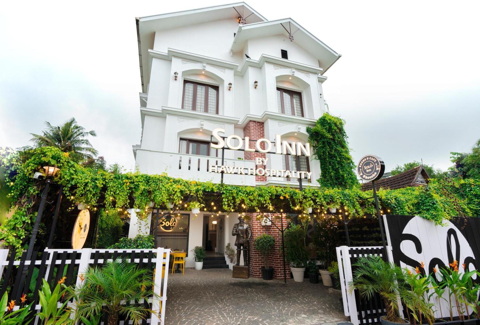 Solo Inn By Hawk Hospitality Kochi Extérieur photo