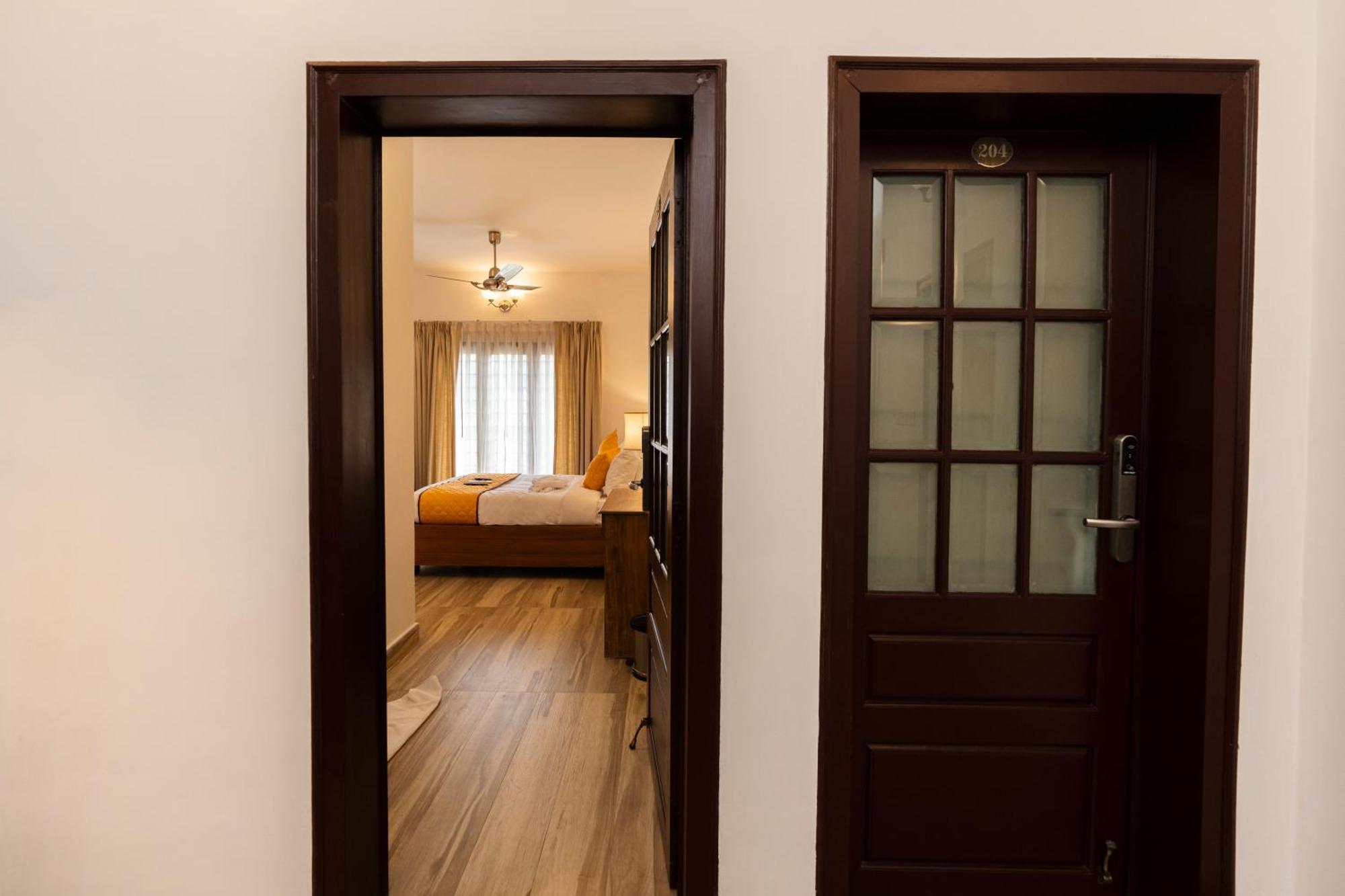 Solo Inn By Hawk Hospitality Kochi Extérieur photo