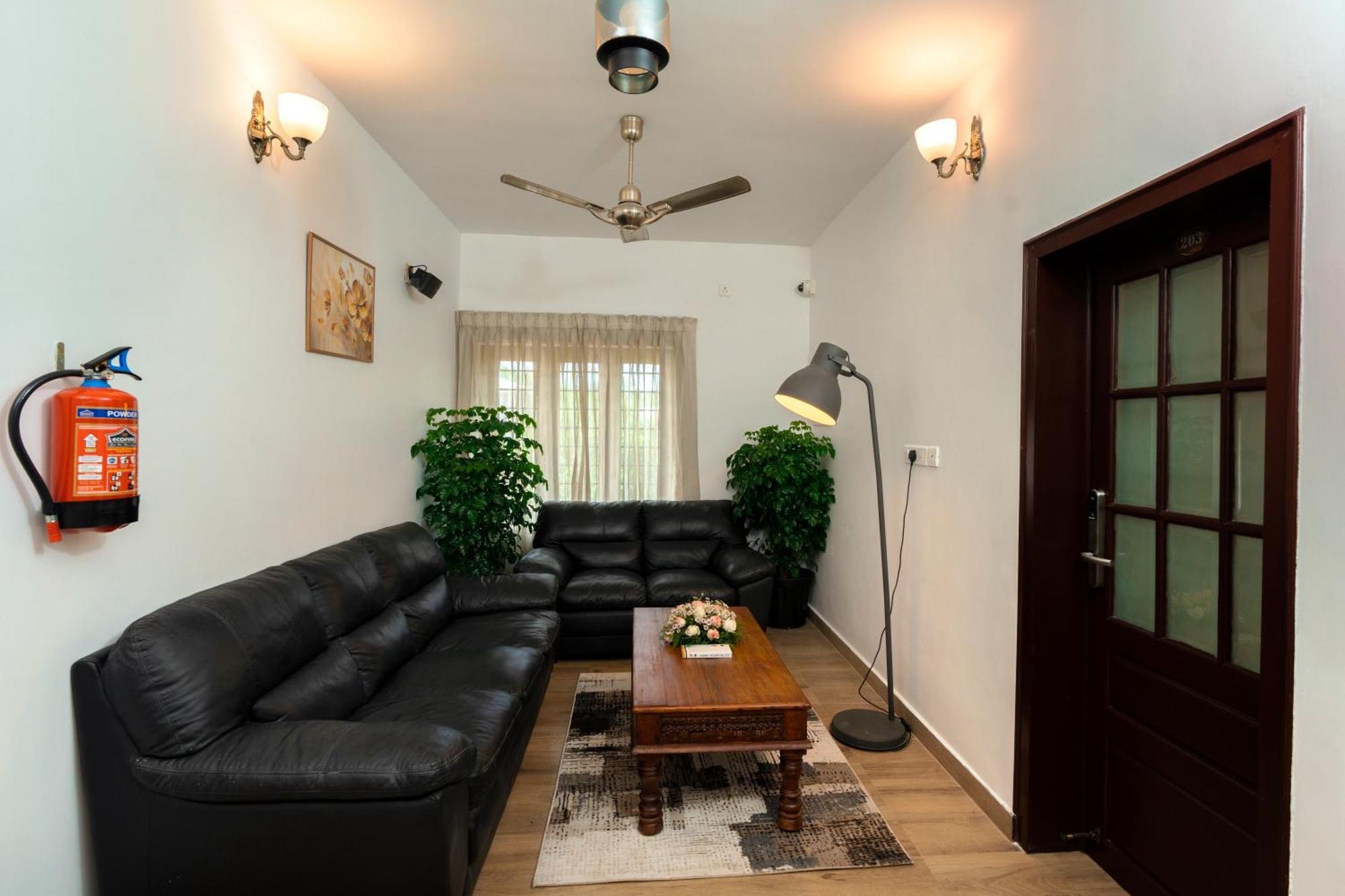 Solo Inn By Hawk Hospitality Kochi Extérieur photo