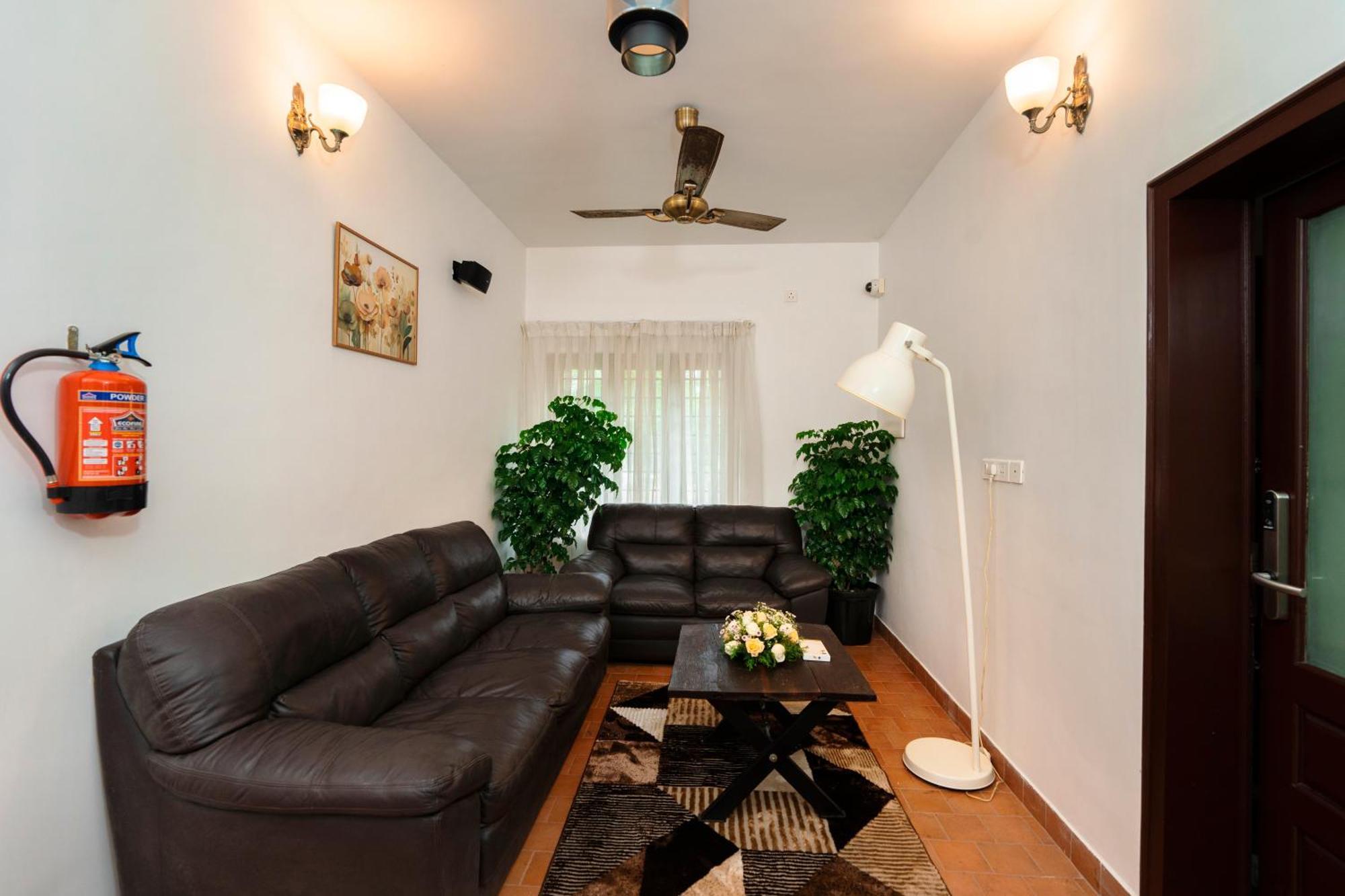 Solo Inn By Hawk Hospitality Kochi Extérieur photo