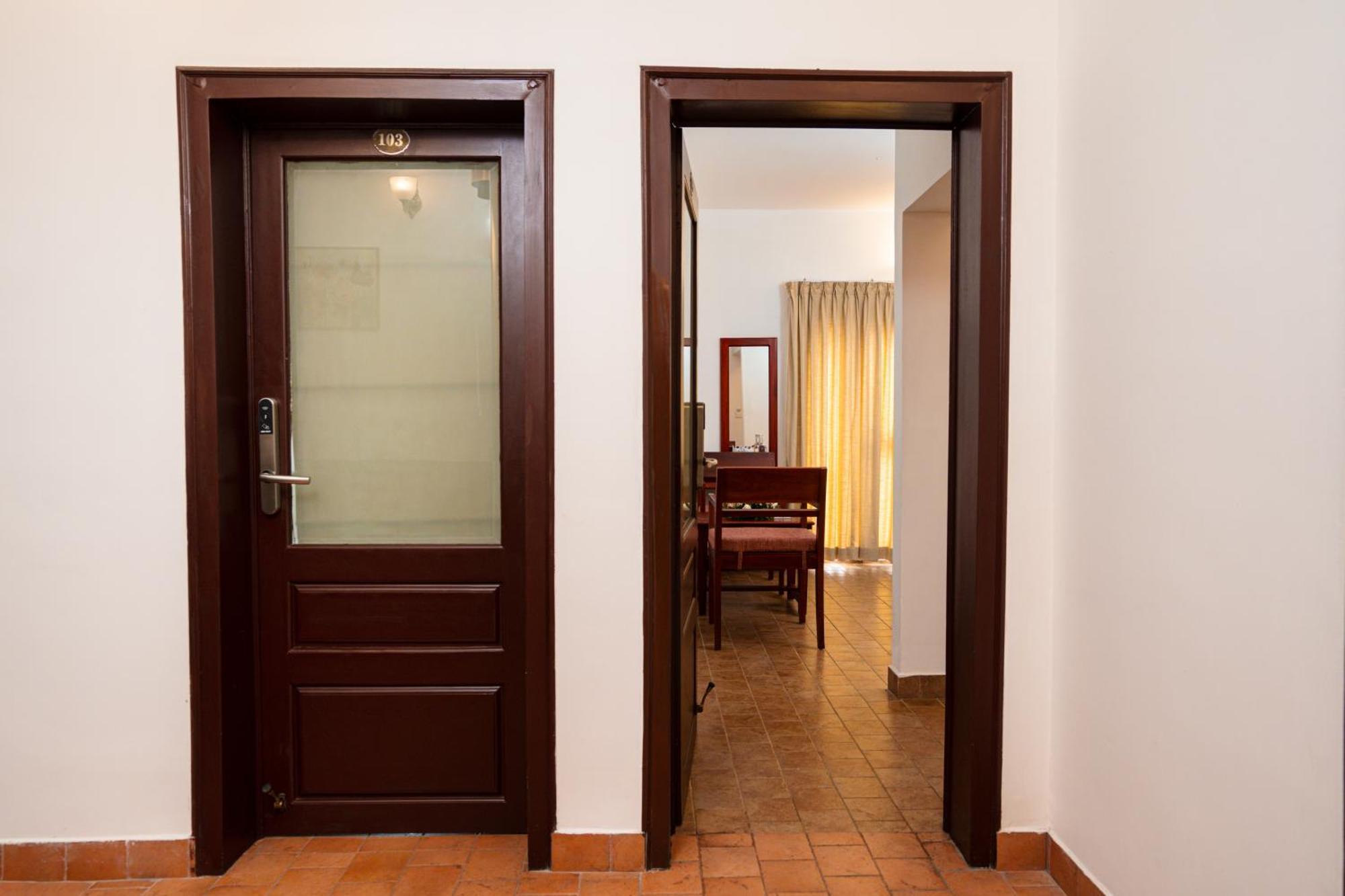 Solo Inn By Hawk Hospitality Kochi Extérieur photo