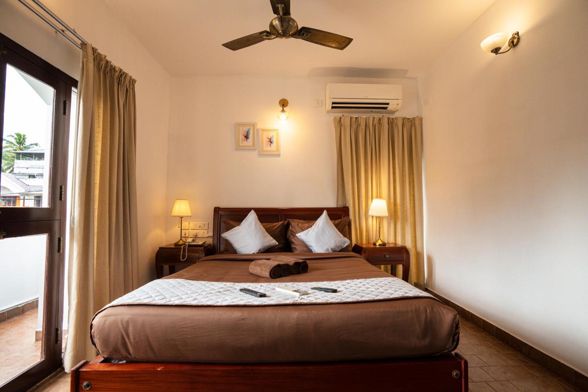 Solo Inn By Hawk Hospitality Kochi Extérieur photo